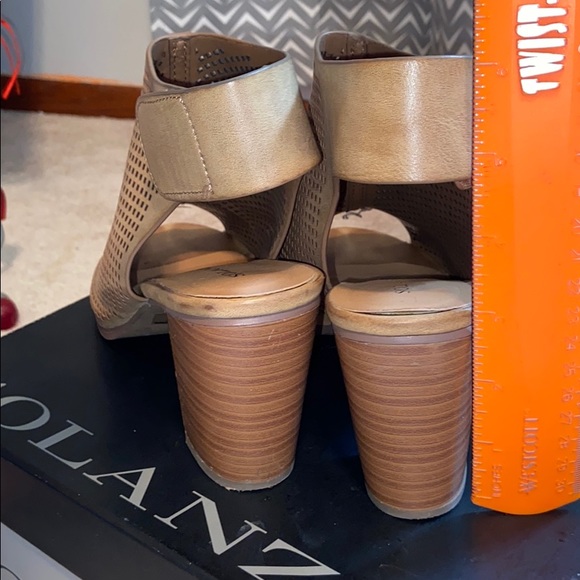 Tan open toe bootie - Picture 4 of 6